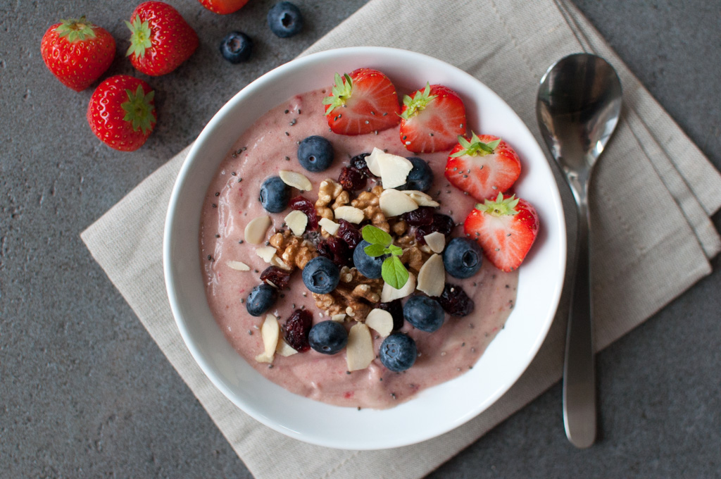 Smoothie-bowl med jordbær - Oppskrift 