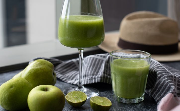 Grøn juice med eple og ingefær