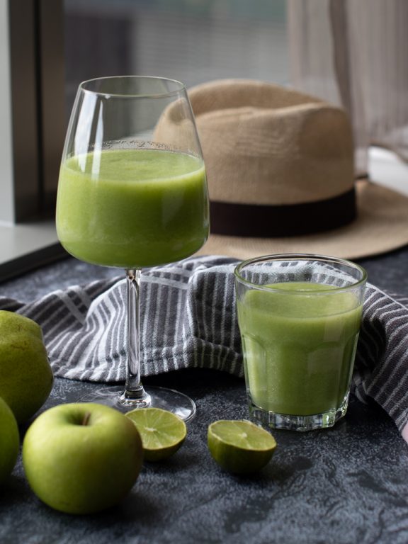 Grøn juice med eple og ingefær